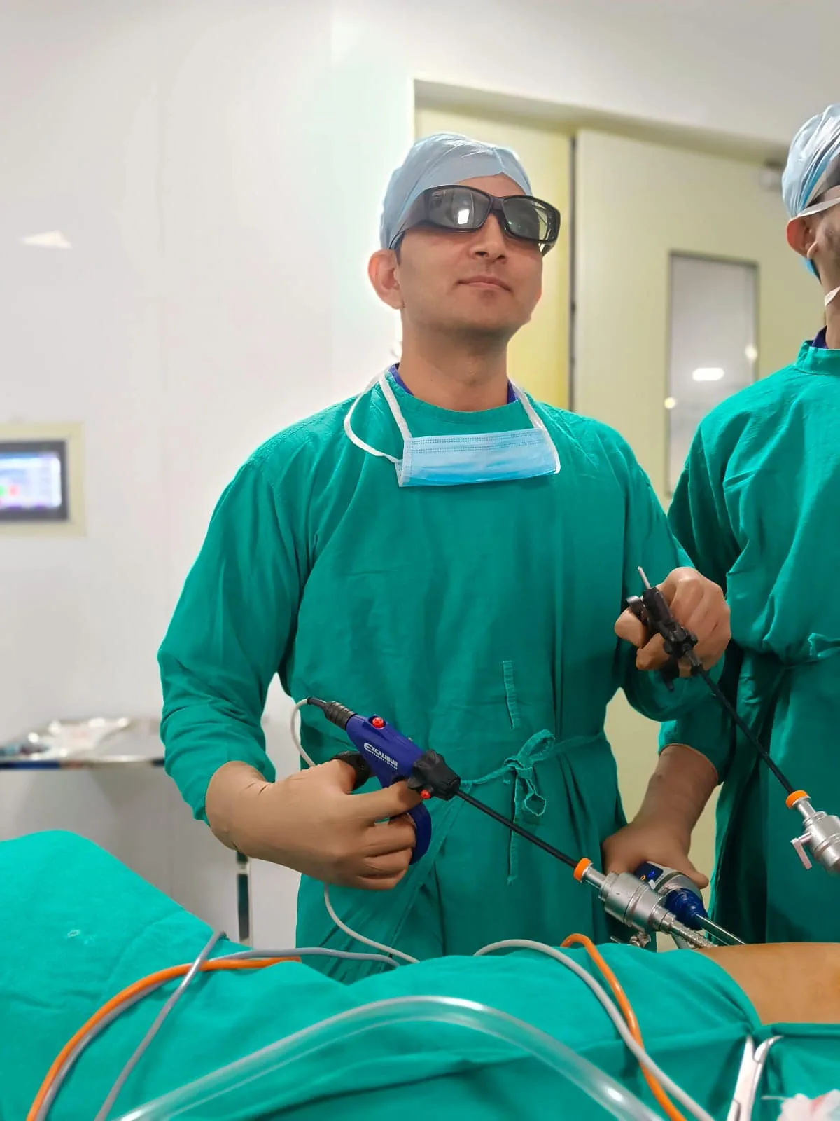 Operation theatre team using 3D equipment